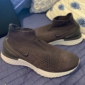 Nike gray high top sneakers size 9 like new